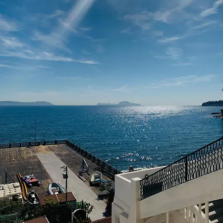 Apartment Vomerwood Loft - Luxe And Spacious House In Vomero Naples