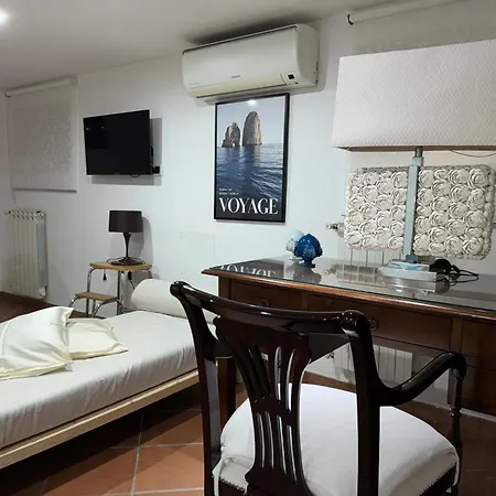 Apartment Vomerwood Loft - Luxe And Spacious House In Vomero Naples