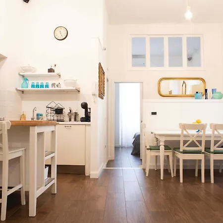 Apartment Vomerwood Loft - Luxe And Spacious House In Vomero Naples